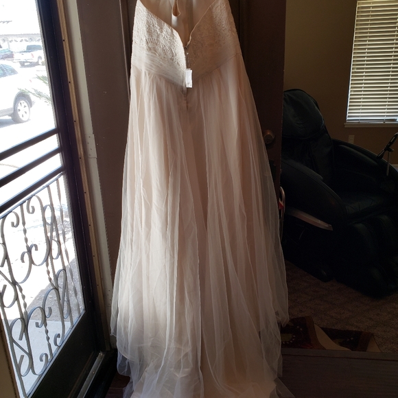Wedding dress - Picture 3 of 7